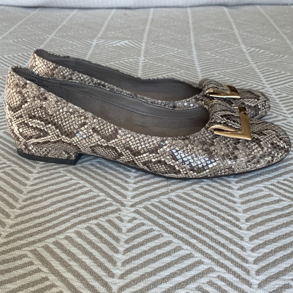 Aerosoles snakeskin buckle ballet flats size 10 - Picture 2 of 12